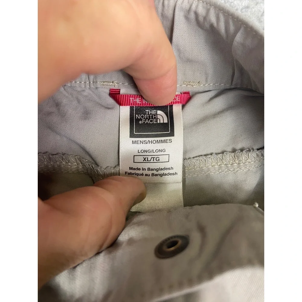 The North Face Mens Tan Nylon Hiking Cargo Shorts XL Long Integrated Belt‎